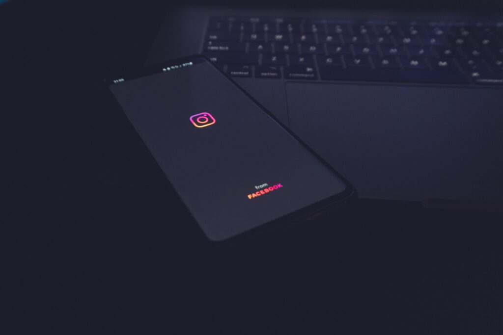 the instagram loading screen on a Samsung Galaxy phone