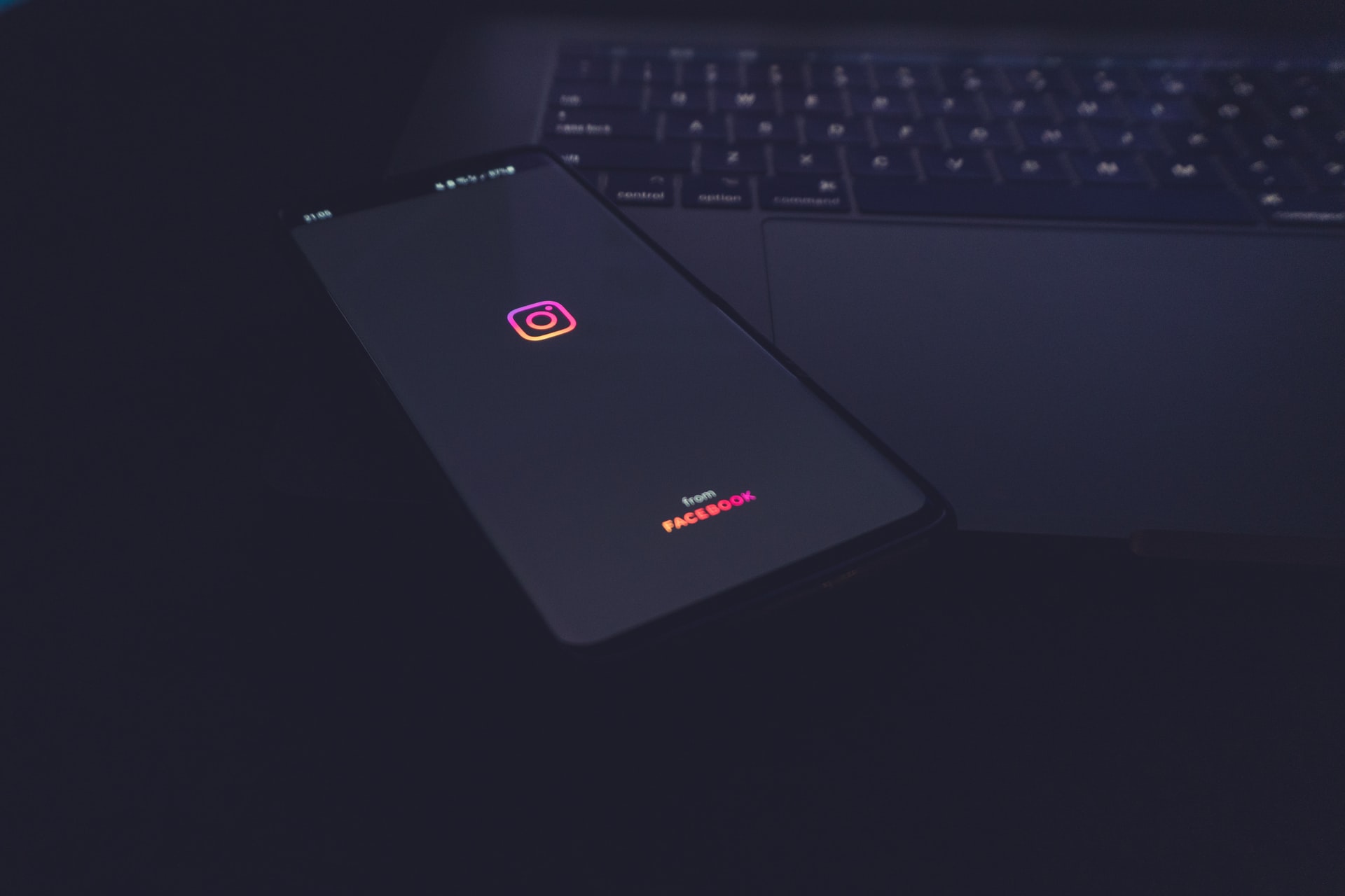 Social Media Retail Techniques to Win More Customers