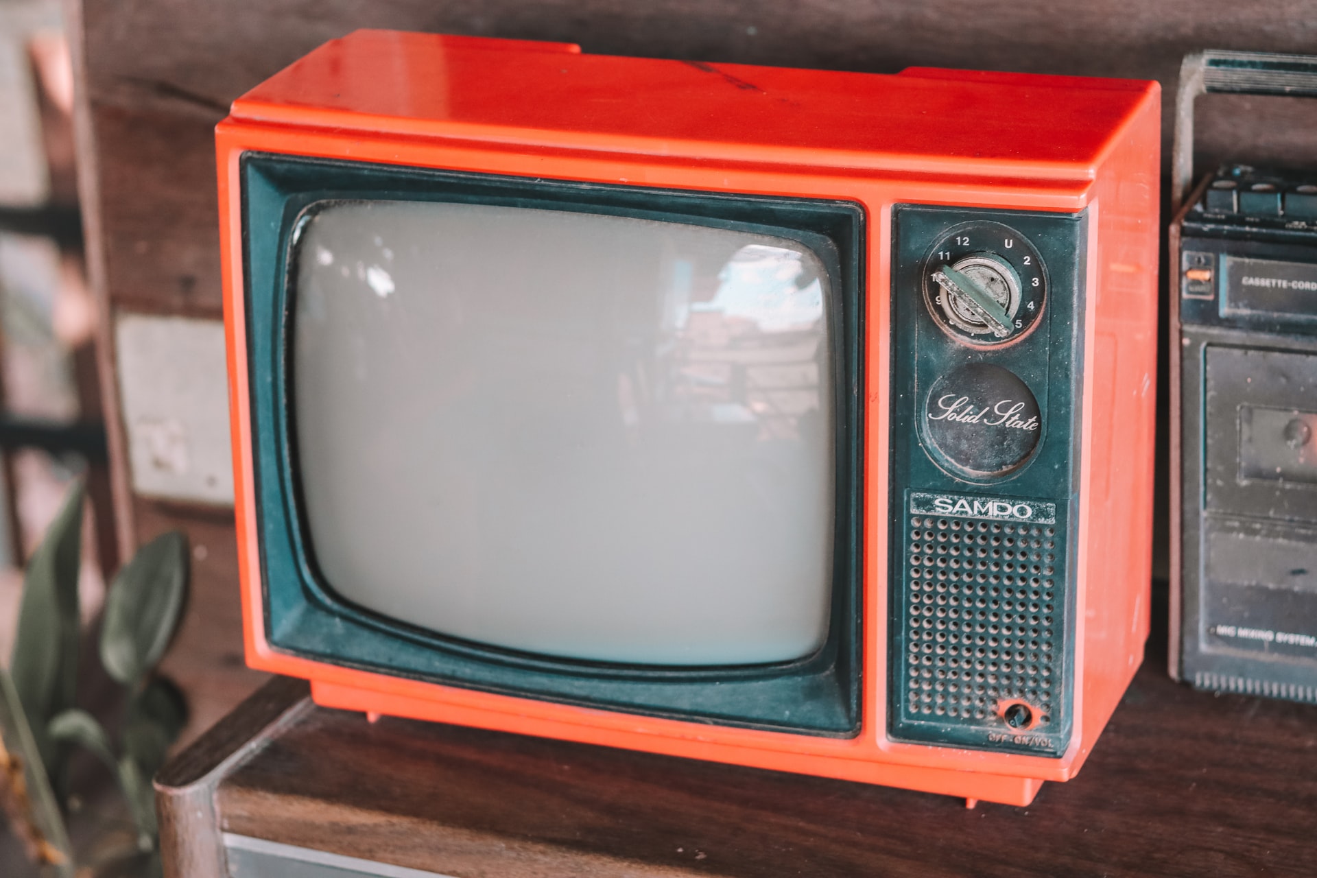 Stop Pitting Traditional Media & Social Media Against Each Other